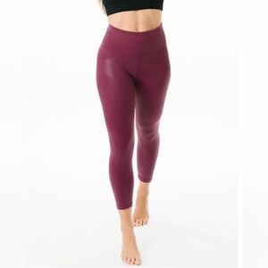 ZYIA Metallic Lipgloss Light n Tight Capris